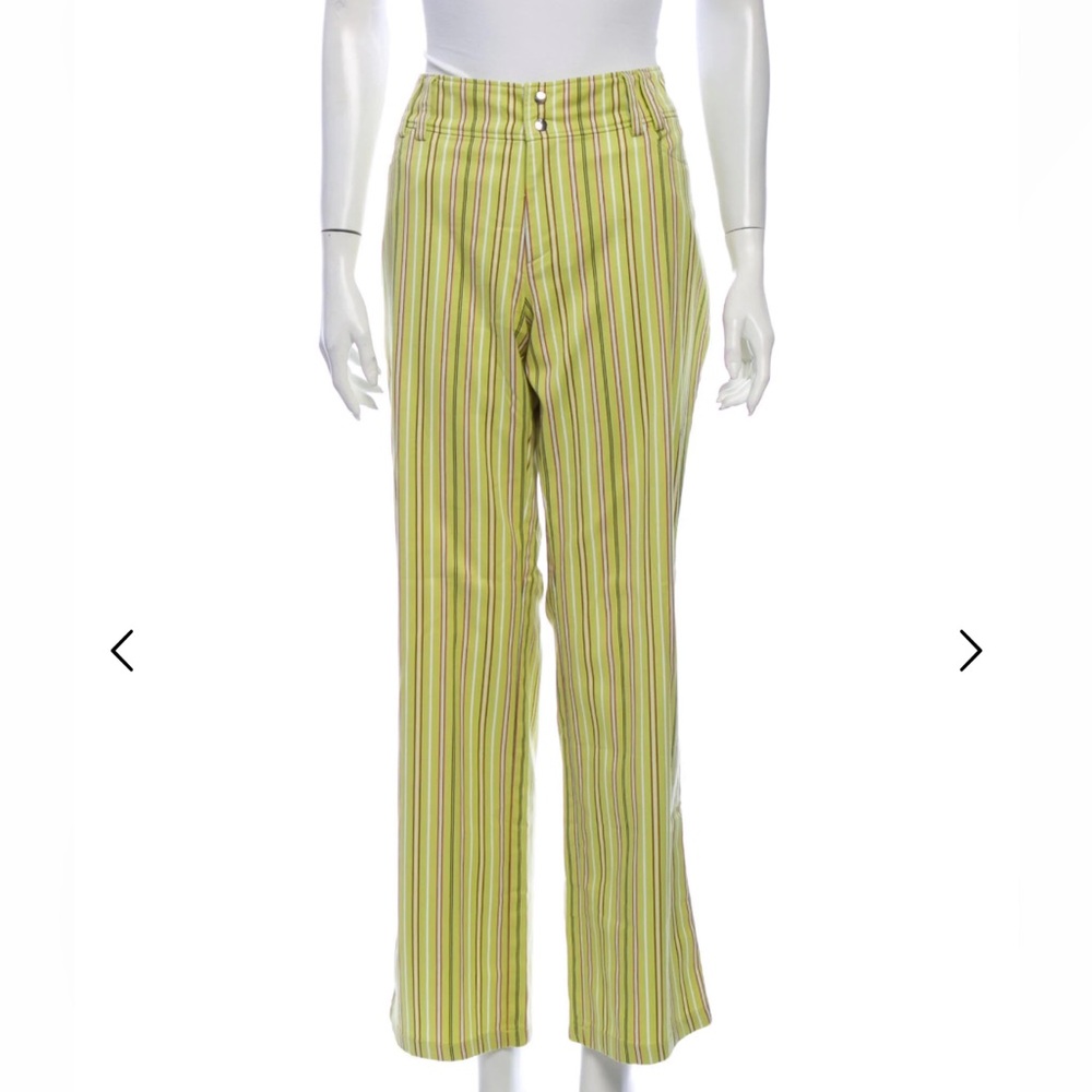 Bogner Green and Yellow Striped Pants. Mid-Rise
Slit Pockets
Snap Closure